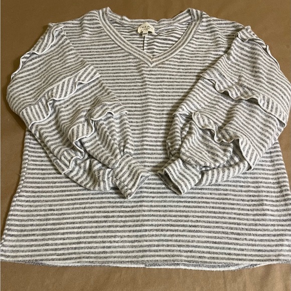 1.4.3. Story by Line Up Here I Go Again Ruffle Sleeve Top| Small - Picture 3 of 9